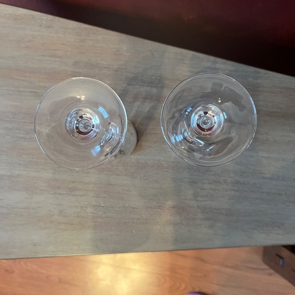 2 Champagne Flutes with Silver Trim on Rims - Picture 4 of 6